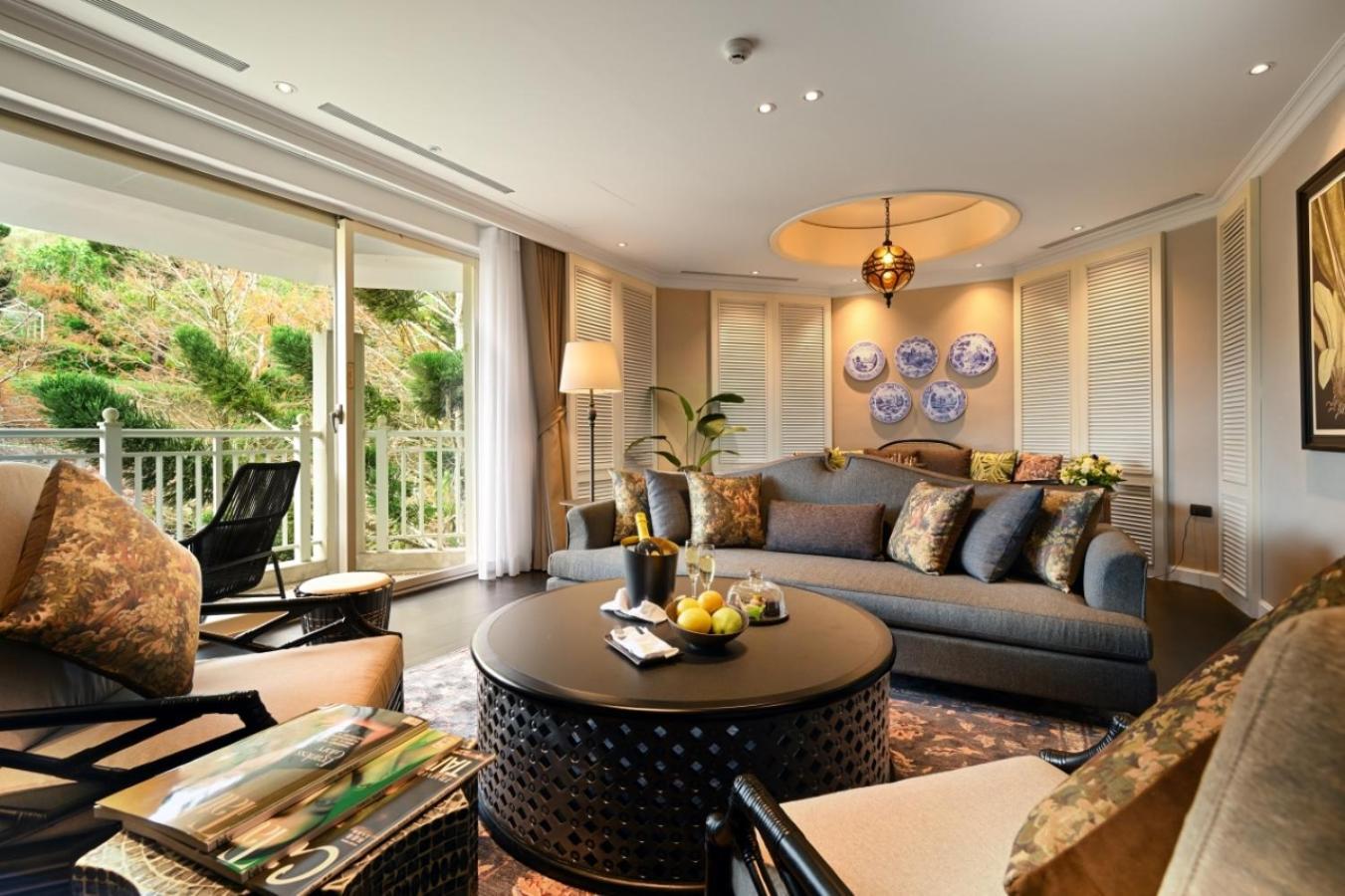 Hualien Farglory Hotel Yanliau Δωμάτιο φωτογραφία The living room of a suite at The Oberoi, Mumbai